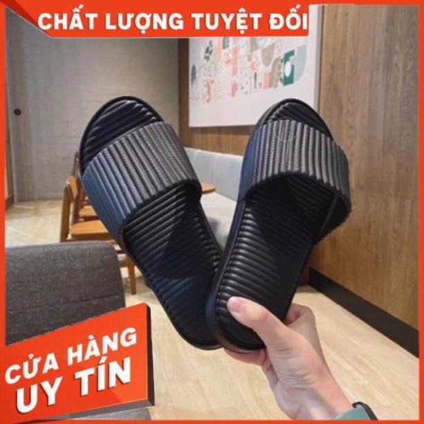 DÉP BẢN NỮ ĐI TRONG NHÀ