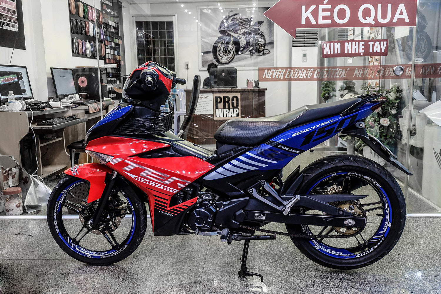 Tem trùm Exciter 150 Red Blue