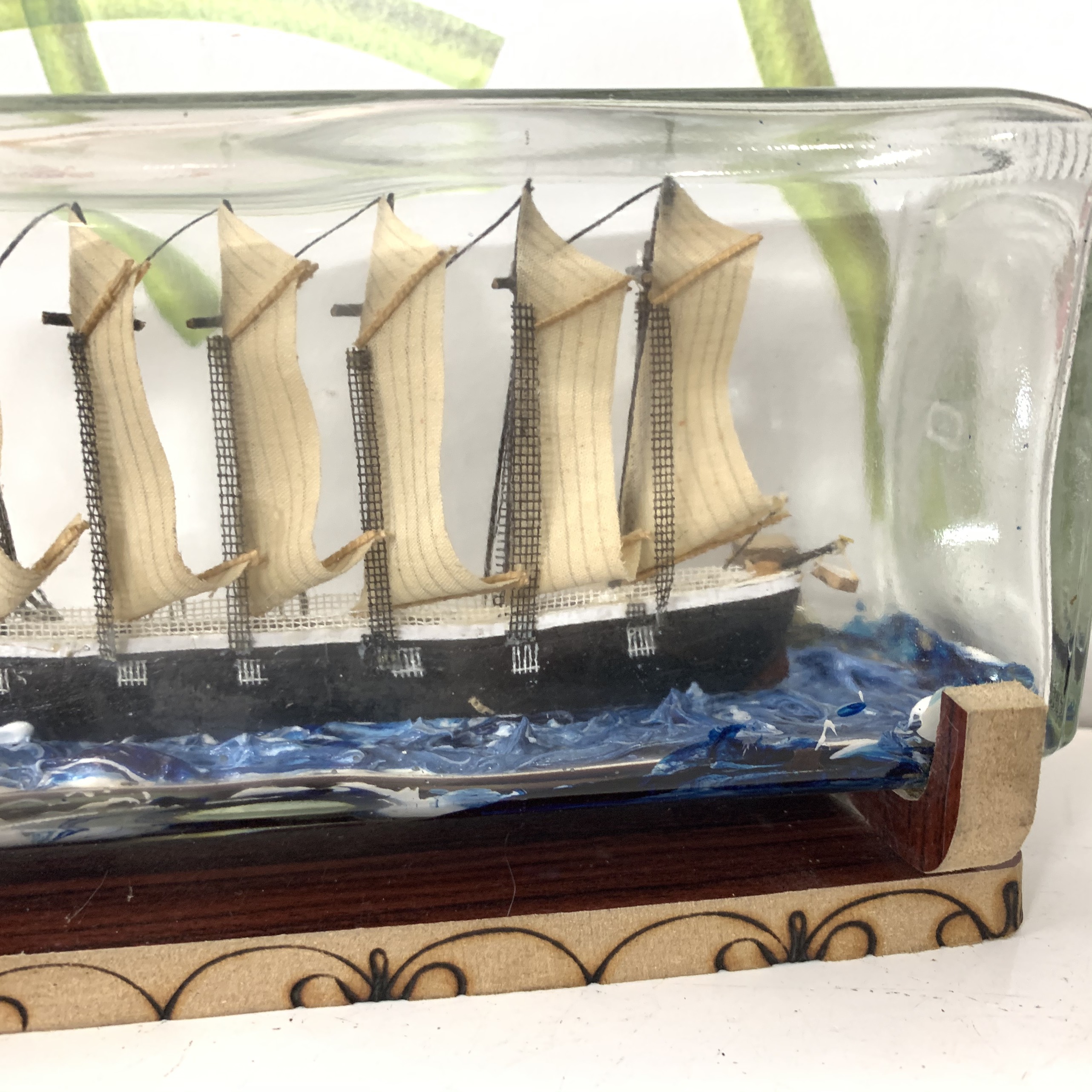 Mô hình thuyền gỗ trang trí du thuyền gỗ Shamrock V - Thân tàu dài 50cm - Sơn màu Trắng/Đỏ