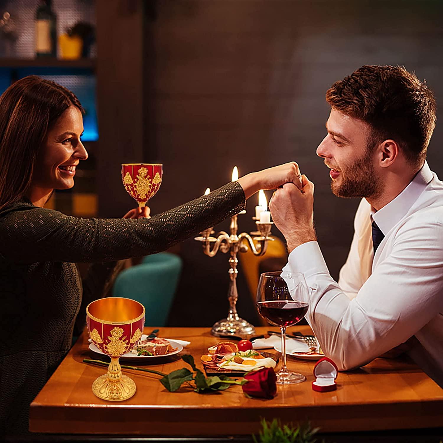 2 chiếc ly rượu vang cổ điển, ly rượu vang đỏ chạm nổi ly rượu vang