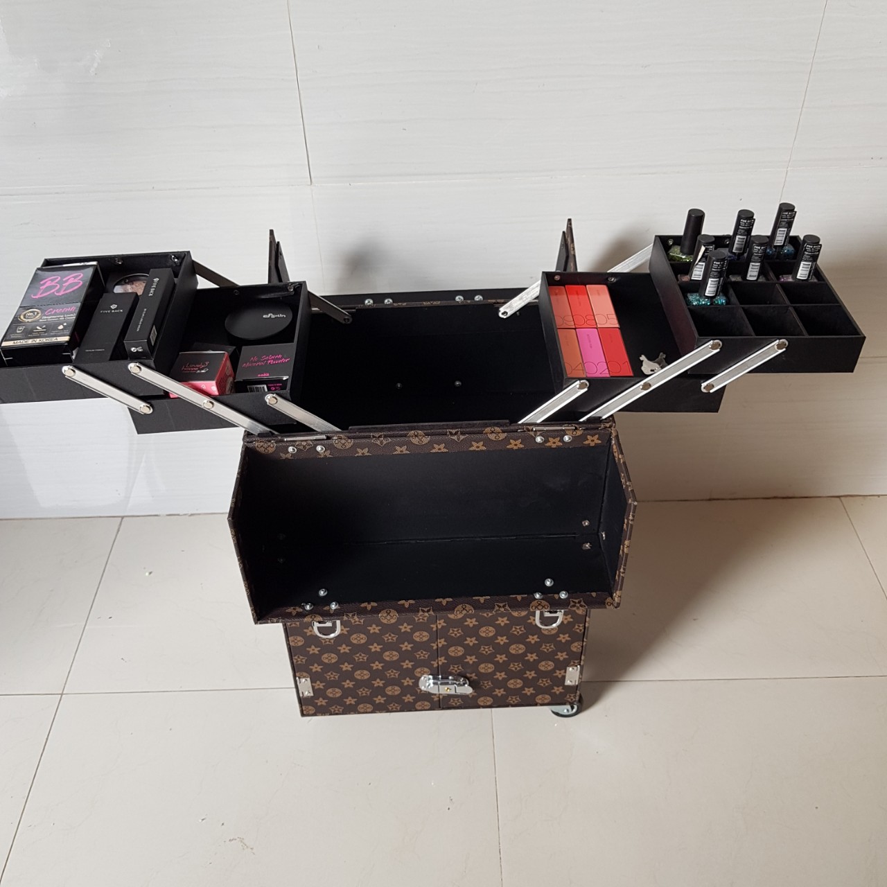 Cốp vali kéo nhiều ngăn đựng dụng cụ trang điểm, make up, phun xăm, nối mi, mỹ phẩm size 36x22x64 cm