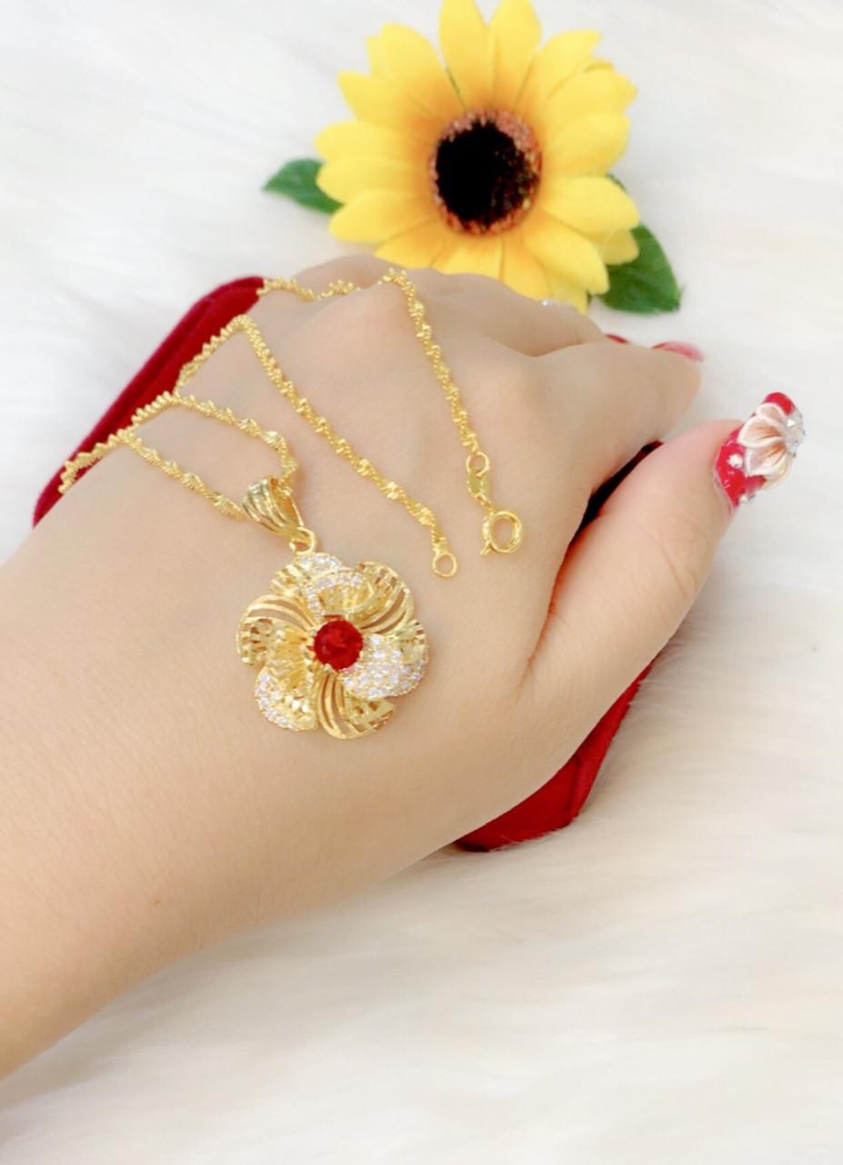 Dây chuyền nữ mặt hoa xoáy đá đỏ xi dát vàng 18k EKP555A
