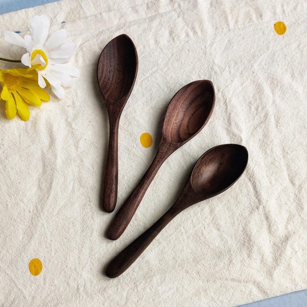 Thìa/Muỗng Óc Chó Tự Nhiên Miệng Méo 15.5x3.5cm, Thìa Ăn Cơm An Toàn, Thìa Chụp Ảnh Decor Xinh Xắn