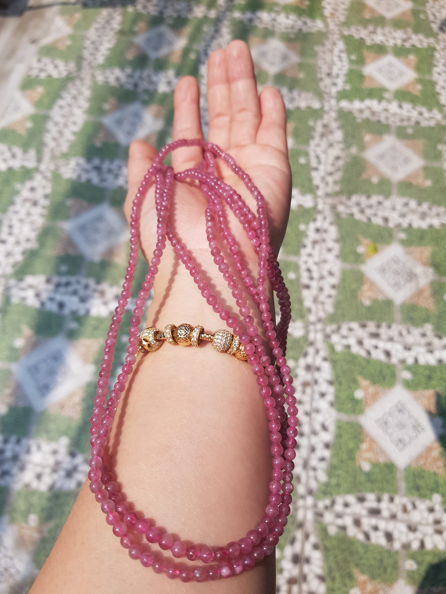 Vòng Tay Phong Thủy Đá Tourmaline hồng hồng xinh đẹp nhẹ nhàng quyến rũ Size vòng 4mm đeo kiểu quấn tay 3 vòng rất xinh xắn Chuẩn hợp nữ mệnh Hỏa và mệnh Thổ ạ