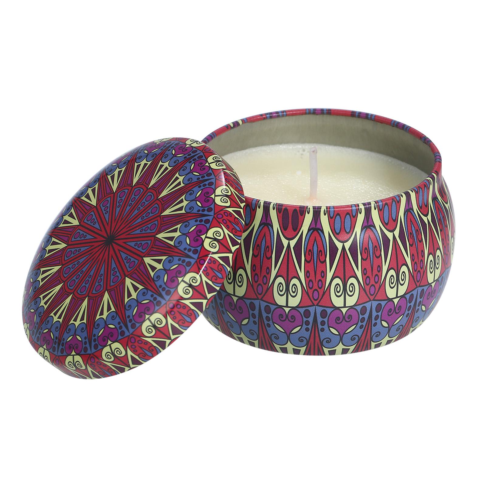 Nến thơm bằng sáp đậu nành với 4 hương thơm nhẹ nhàng và yên bình bao gồm Oải hương, Hoa nhài, Cây dành dành và Vani.