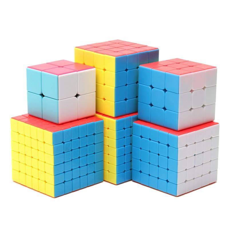 Vỉ 1 chiếc rubik 3x3 tặng kèm 1 chiếc ván trượt đèn