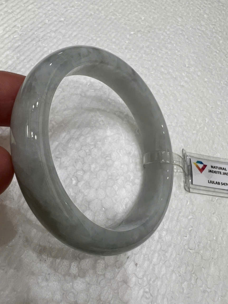 Vòng Cẩm Thạch Tự Nhiên Bản Hẹ Type A Ni 55mm Cao 12mm Dầy 8mm Kiểm Định Liulab 547649 Màu Trắng Bông Bông bóng sang đẹp xinh xắn các Chị mệnh Kim mệnh Thủy 53kg - 58kg đeo tay sang sịn ạ