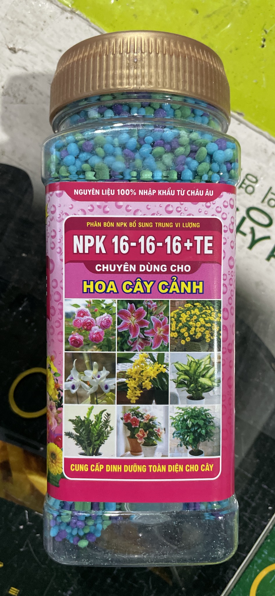 Phân bón NPK 16-16-16 nhập khẩu Châu Âu lọ 400gr chuyên cho hoa và cây cảnh