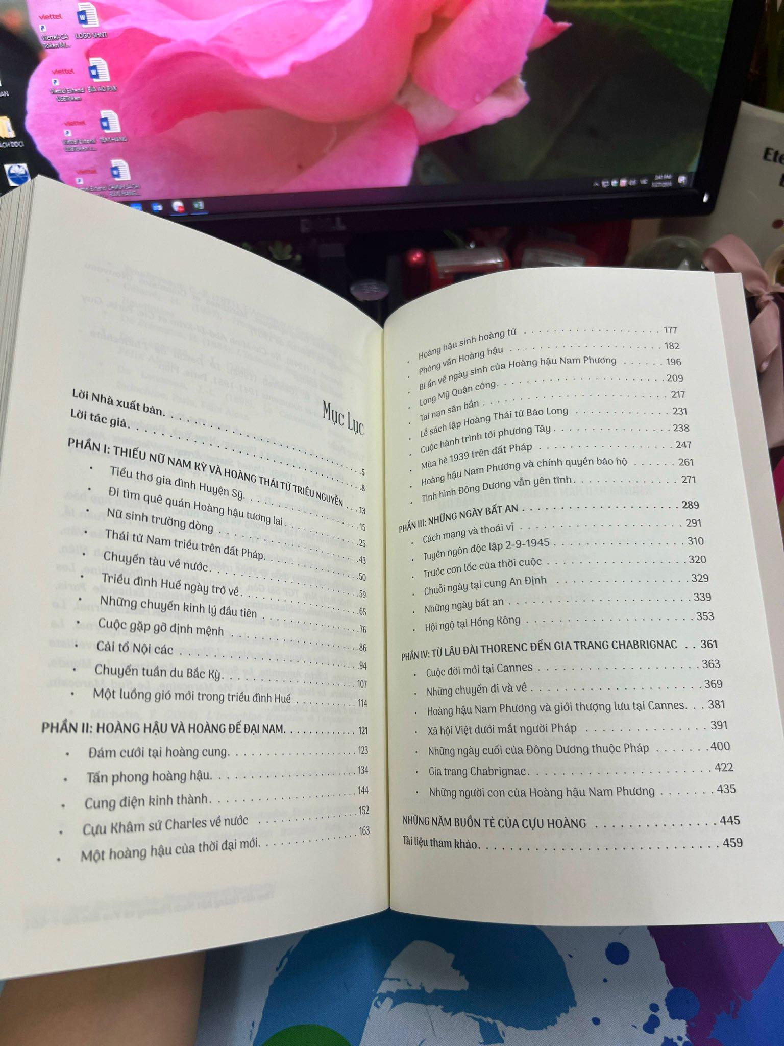THEO DẤU HOÀNG HẬU NAM PHƯƠNG VÀ VUA BẢO ĐẠI - CÓ KÝ TẶNG CỦA 2 TÁC GIẢ