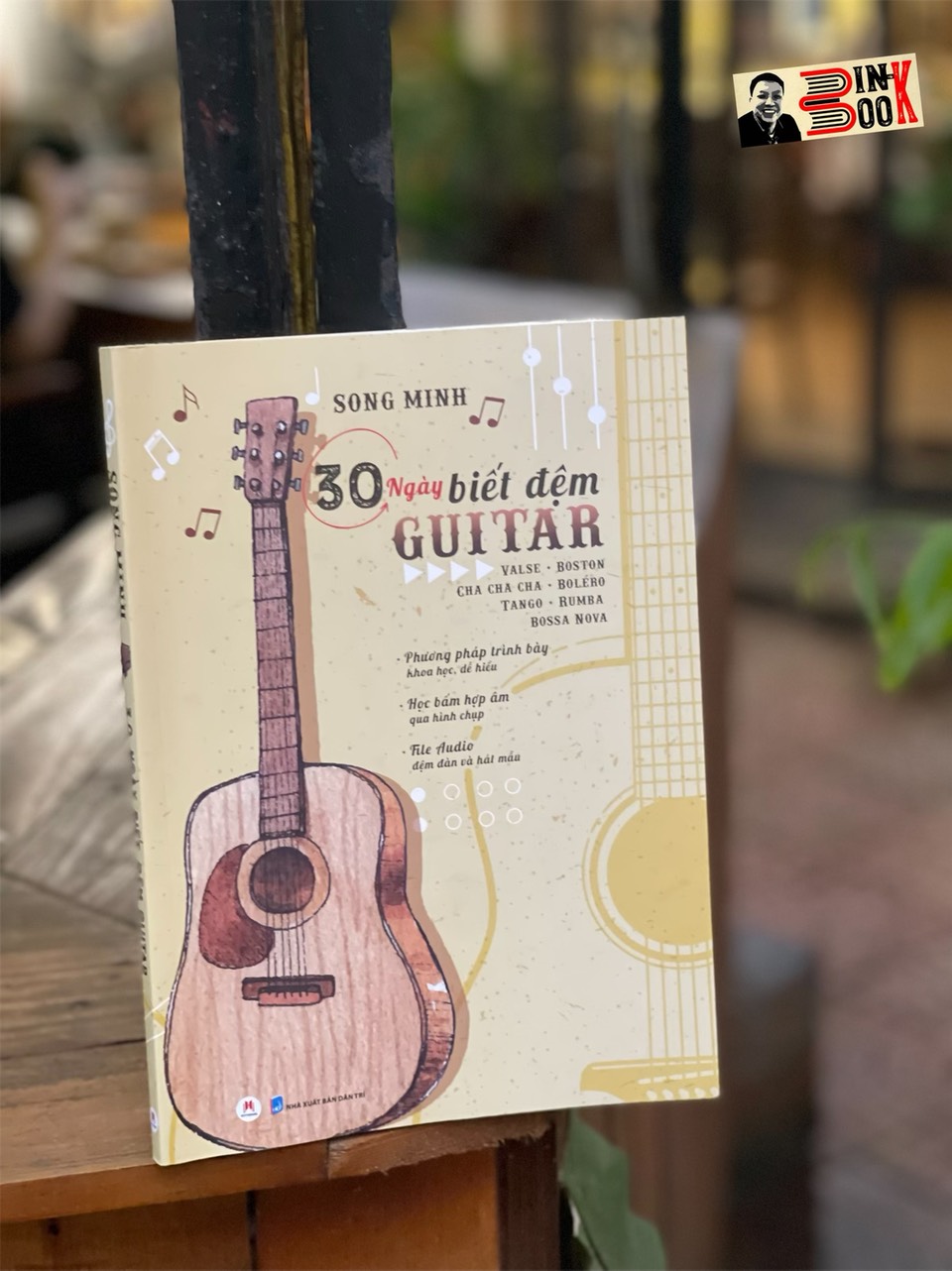 30 NGÀY BIẾT ĐỆM GUITAR (Tái bản 2023) – Song Minh biên soạn – Huy Hoàng Bookstore – NXB Dân Trí (Bìa mềm)