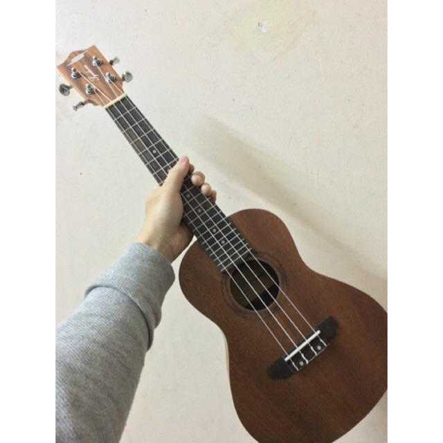 ĐÀN UKULELE CONCERT SYN CAO CẤP ( kèm nhiều phụ kiện )