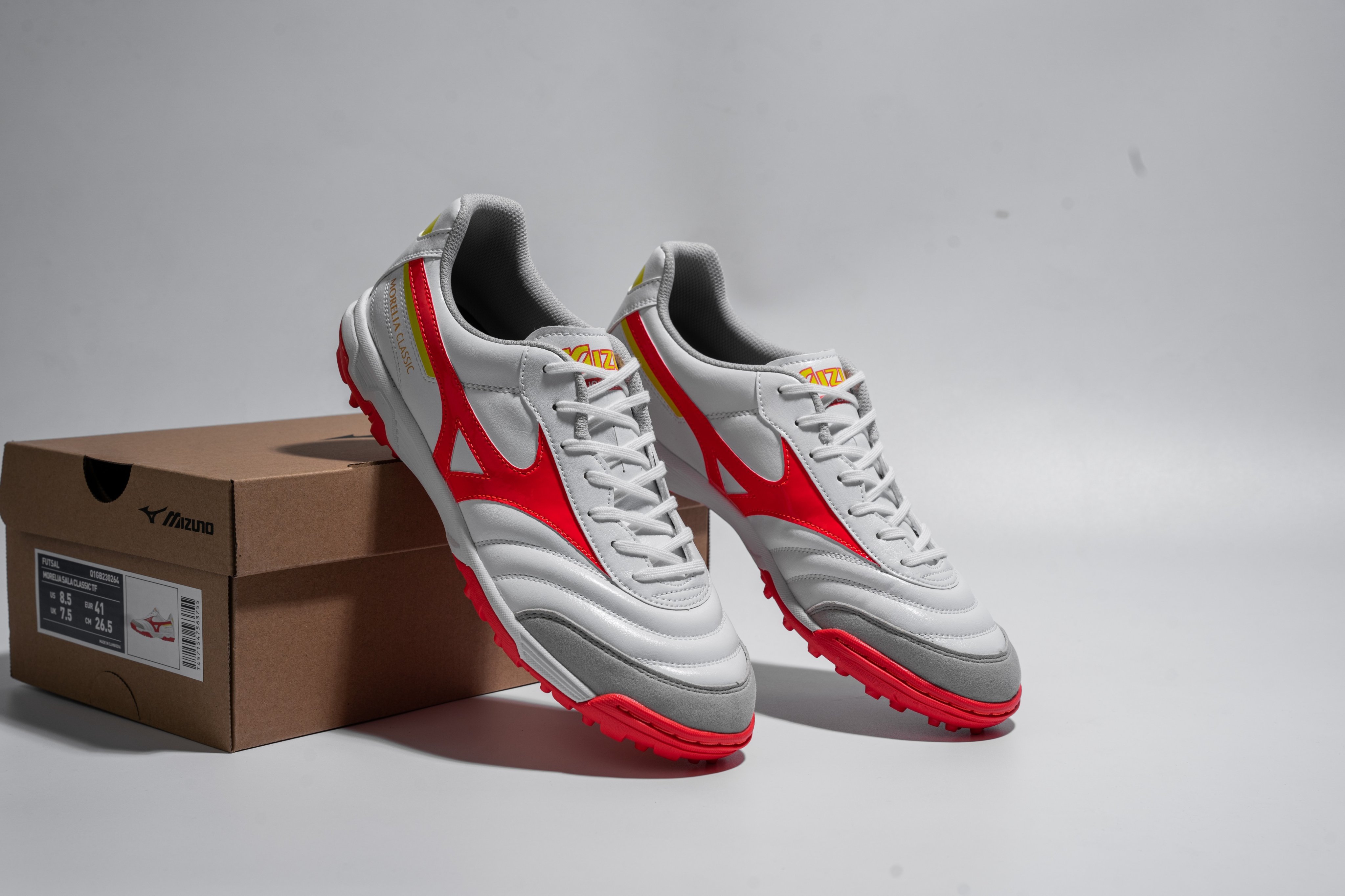 Giày đá bóng Mizuno Morelia Sala Classic TF - Q1GB230264 - Trắng/Đỏ
