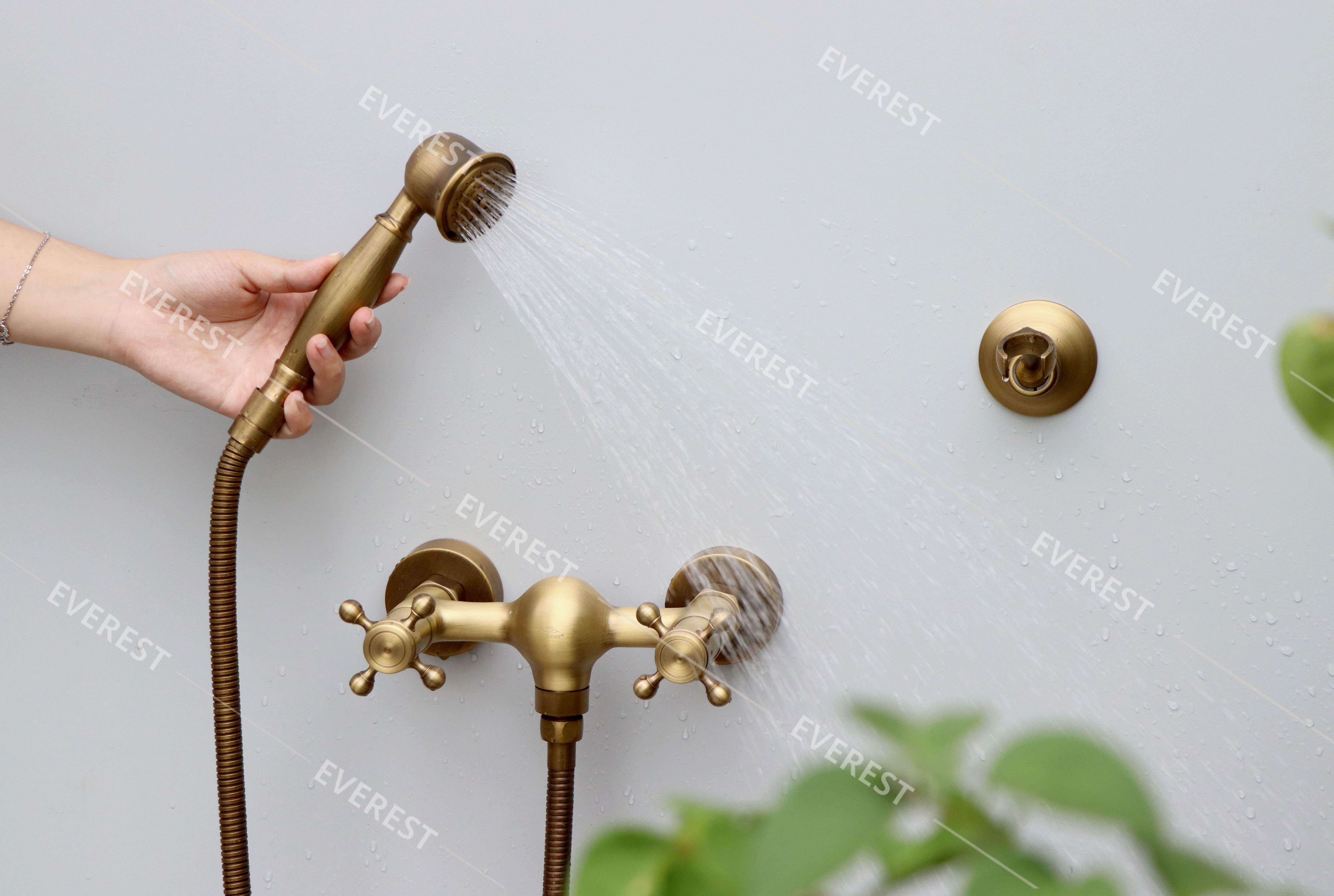 Củ sen tắm bằng đồng cổ điển EVEREST EV-1123