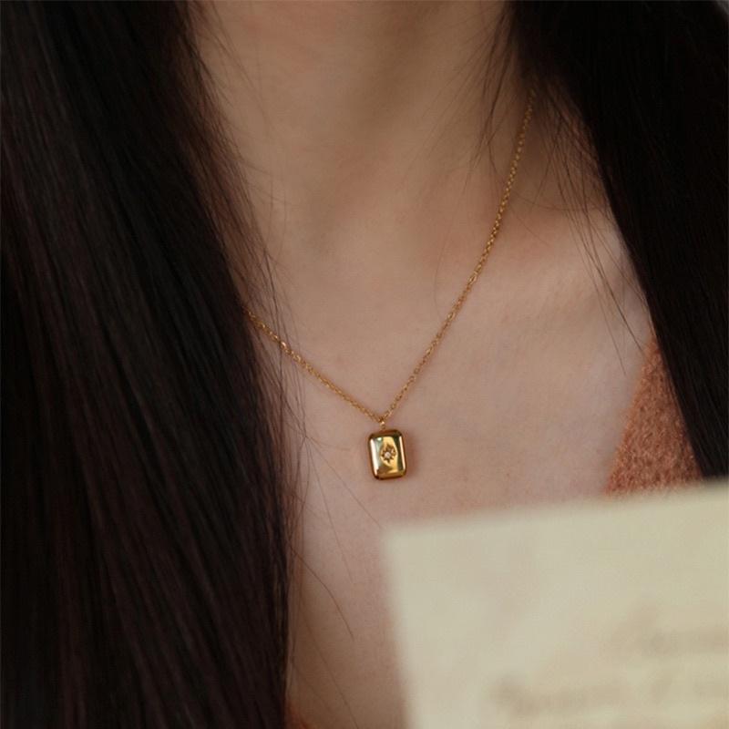 Dây chuyền nữ titan không đen vuông giọt nước sao đẹp Ring House