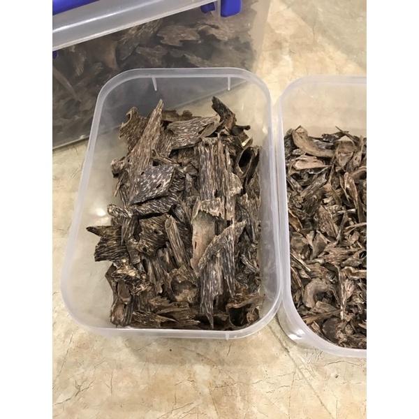 Trầm kiến xông mùi ngọt như mật ong
