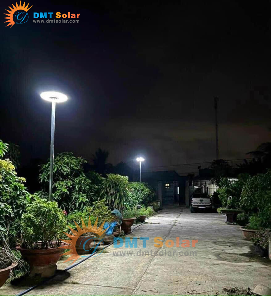 Đèn đĩa bay UFO kim cương năng lượng mặt trời chiếu sáng sân vườn công suất 1000W - UFO1000KC