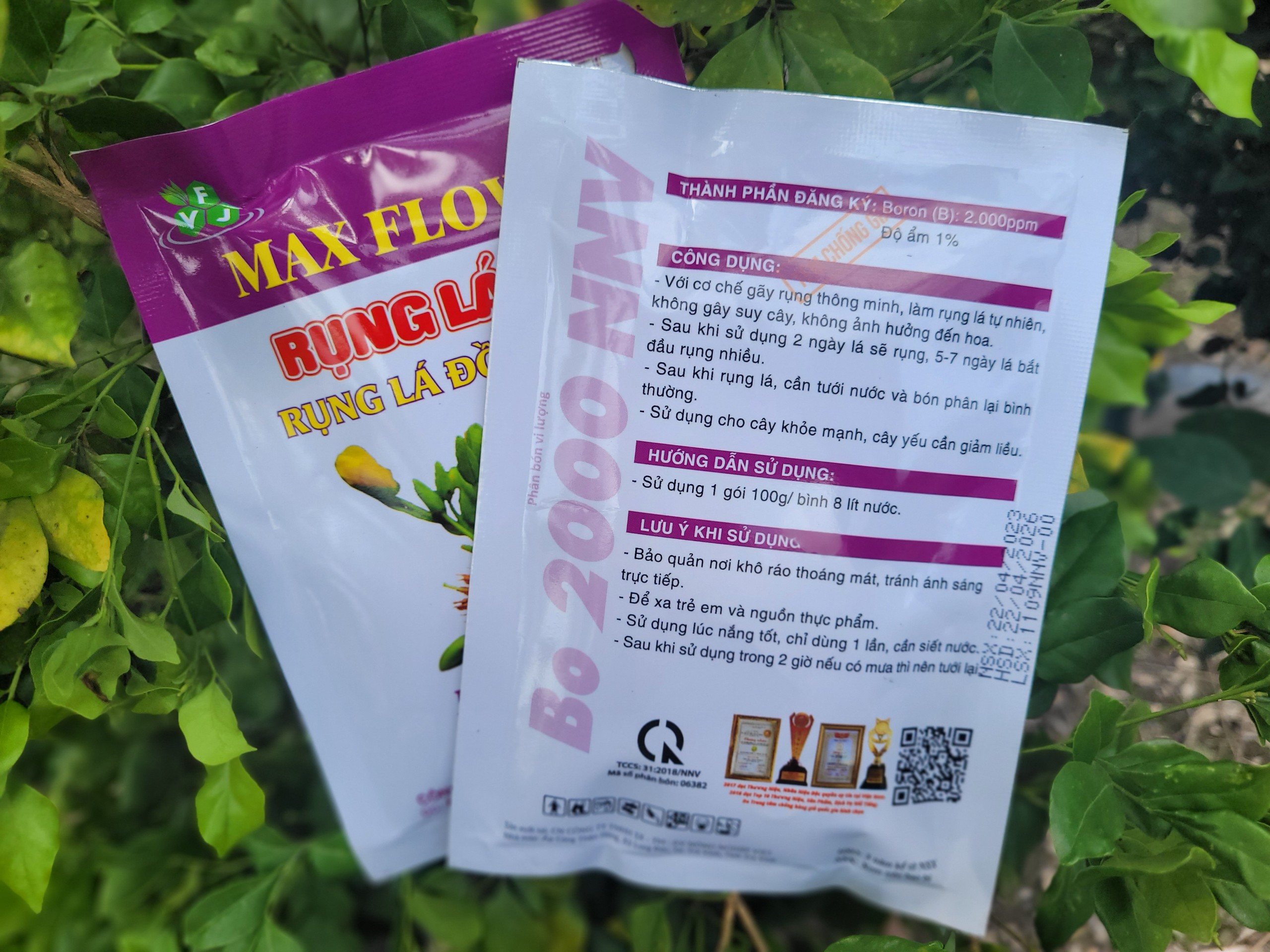 Phân bón MAX FLOWER RỤNG LÁ MAI giúp rụng lá đồng loạt, không hại cây, giảm công lặt lá gói 100 gram