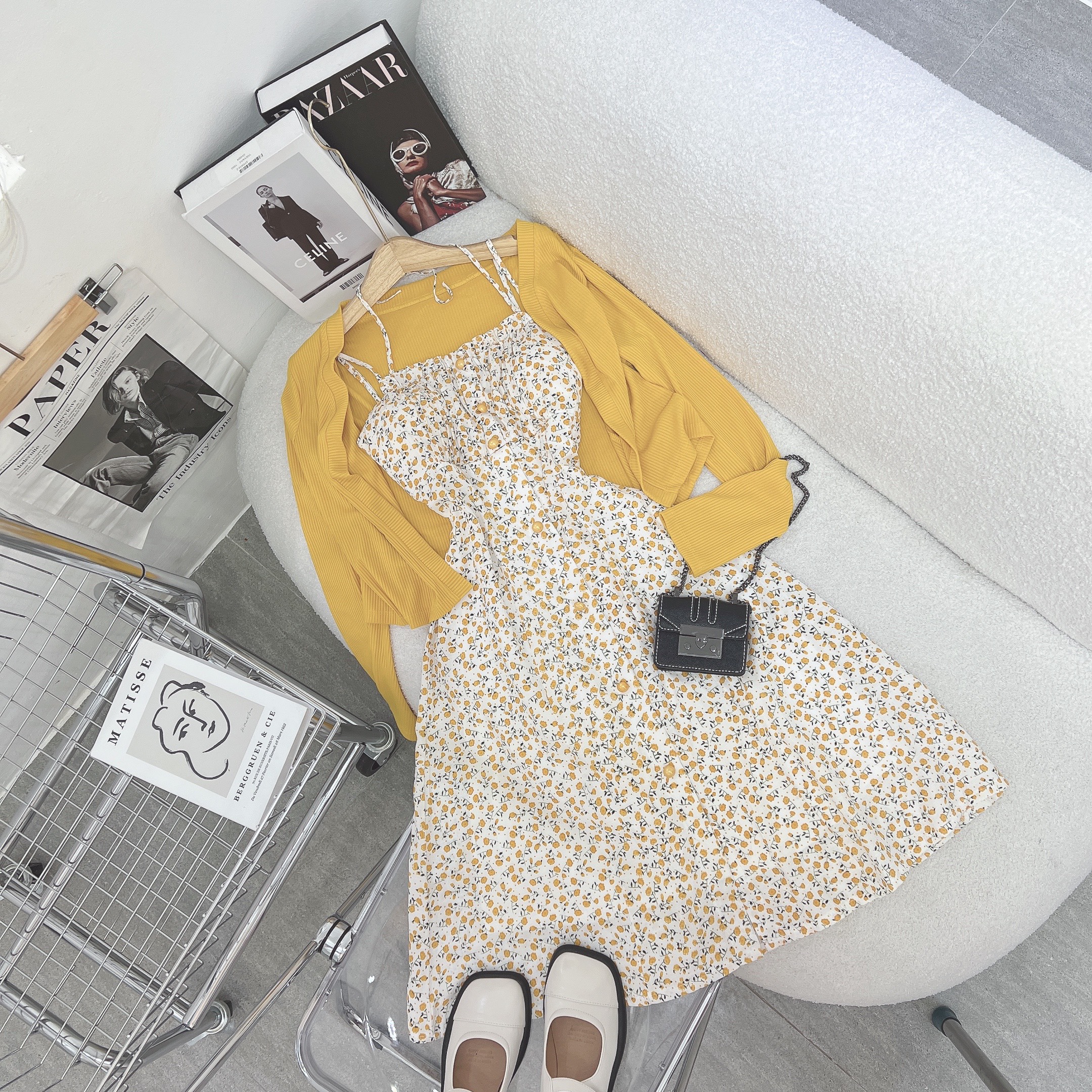 Đầm midi 2 dây hoa vàng kèm áo khoác vàng tôn da trắng sáng - Rossy Fashion