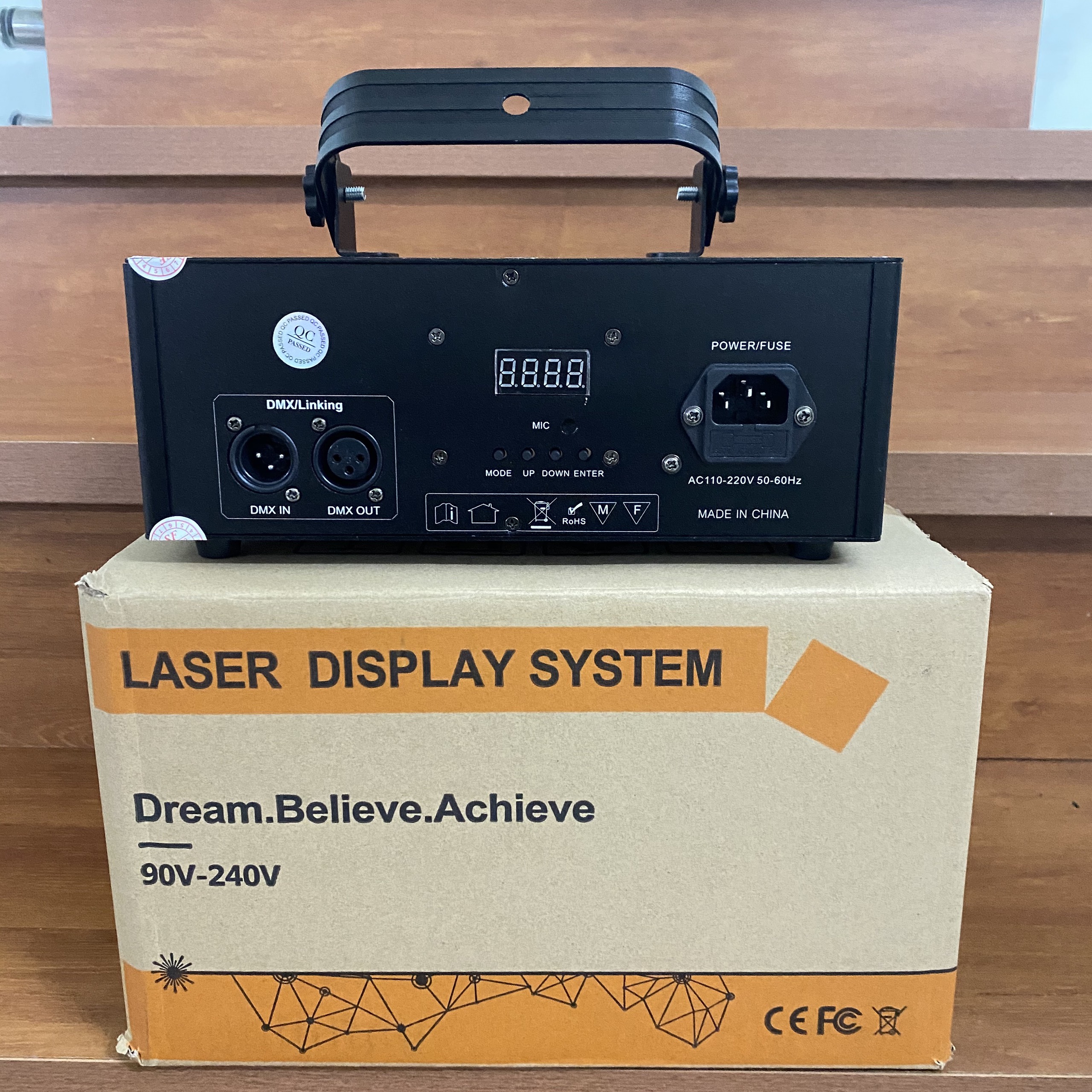 Đèn Laser Phòng Bay TX -888 Chiếu Hình 3D Với Hơn 1100 Hiệu ứng Bay Phòng Karaoke Vũ Trường
