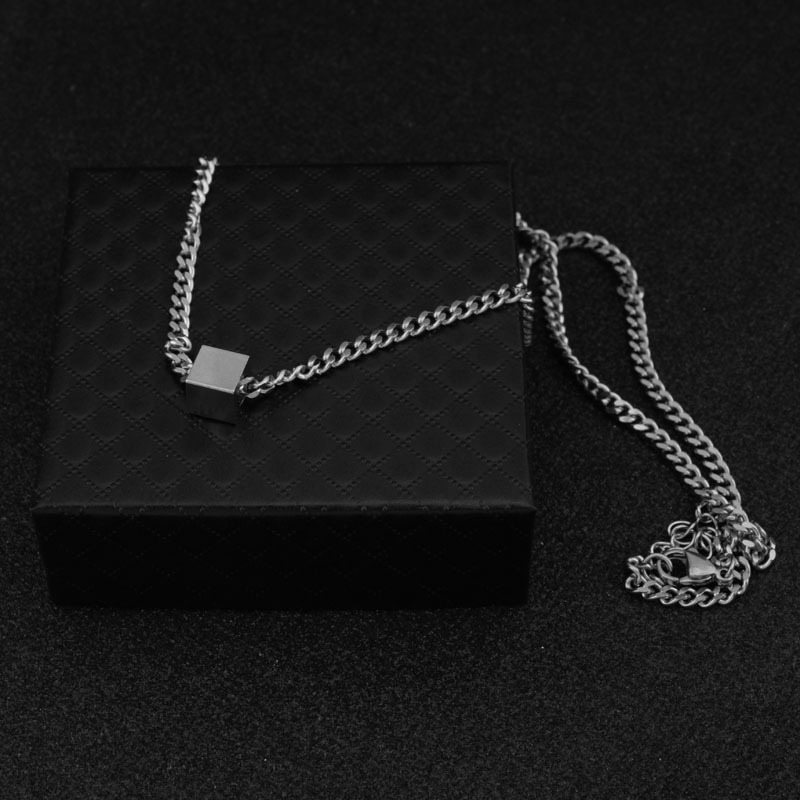 Dây chuyền vòng cổ unisex khối lập phương