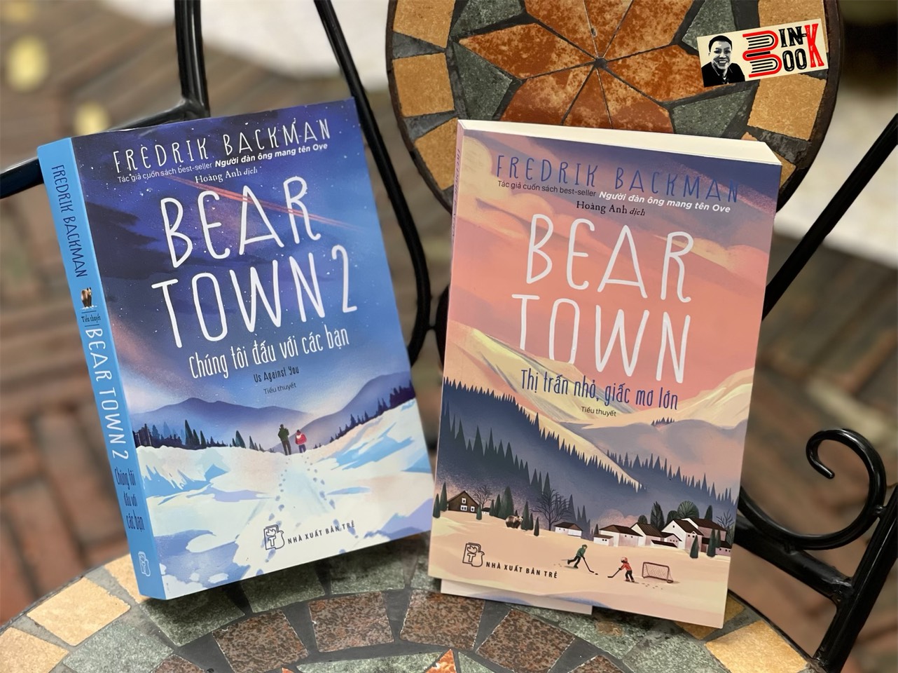 [Combo 2 cuốn] BEAR TOWN - THỊ TRẤN NHỎ, GIẤC MƠ LỚN – CHÚNG TÔI ĐẤU VỚI CÁC BẠN - Fredrik Backman (tác giả cuốn “Người đàn ông mang tên Ove”) - Hoàng Anh dịch - Nhà xuất bản Trẻ.