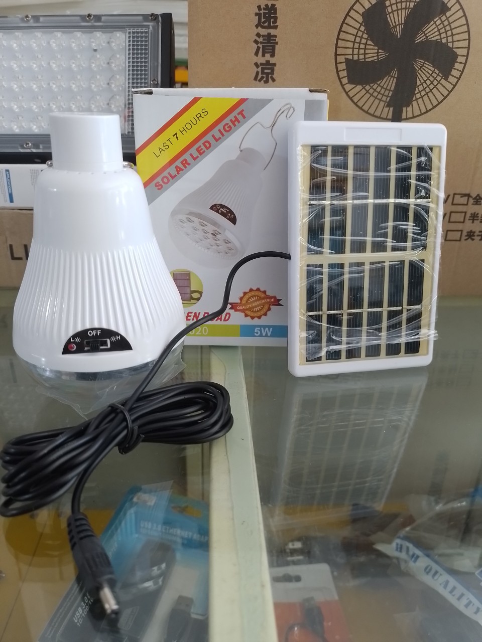 Đèn sạc năng lượng mặt trời di động