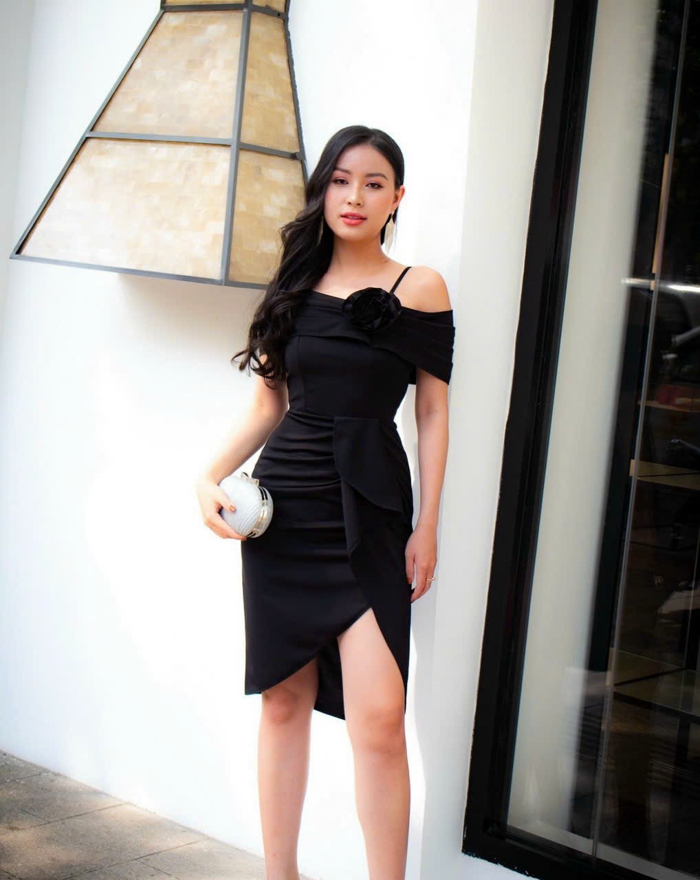 ĐẦM BODY THIẾT KẾ TRỄ VAI ĐÍNH HOA