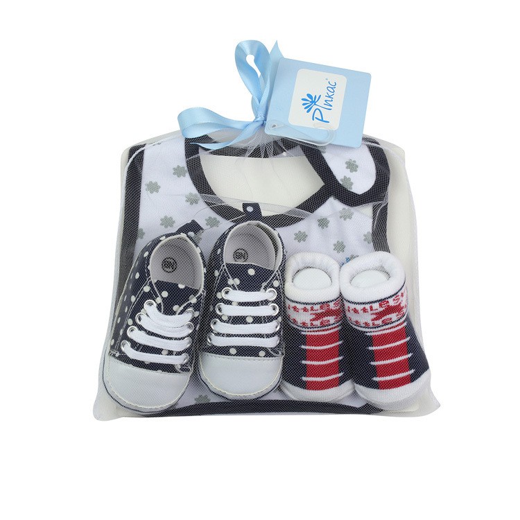 Set 3 món phụ kiện giày, tất, yếm dùng cho bé sơ sinh loại cao cấp