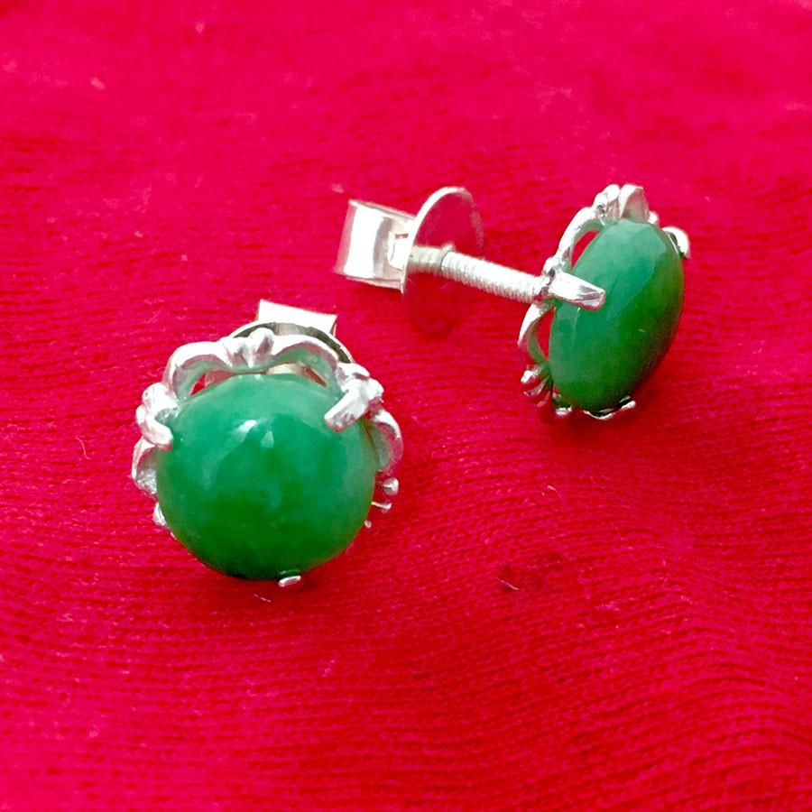 Bông tai Bạc Quang Thản kiểu khuyên nụ chốt ren gắn đá màu xanh ngọc chất liệu bạc thích hợp đeo cho người trung tuổi