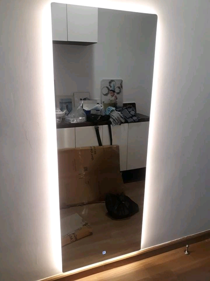 Gương led toàn thân treo tường, gương toàn thân có đèn led cảm ứng hình bo cạnh kích thước 40x120cm HK1010
