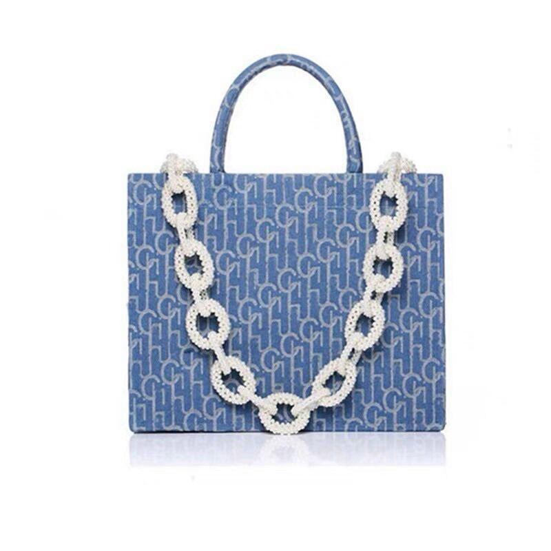 TÚI TOTE Laurence &amp; Chico DENIM THÊU LỚN MÀU XANH NHẠT CHUỖI NGỌC TRAI