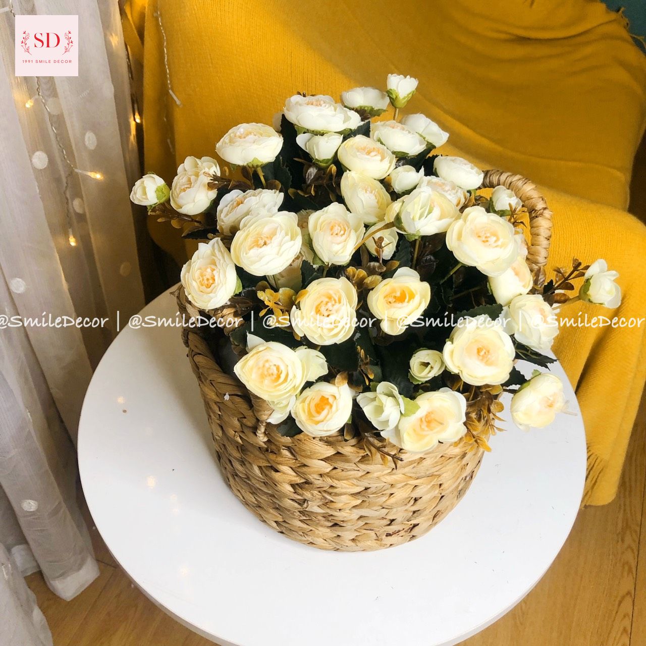 Giỏ lục bình và hoa trà bằng lụa trang trí nhà cửa/ Hyacinth basket with flowers
