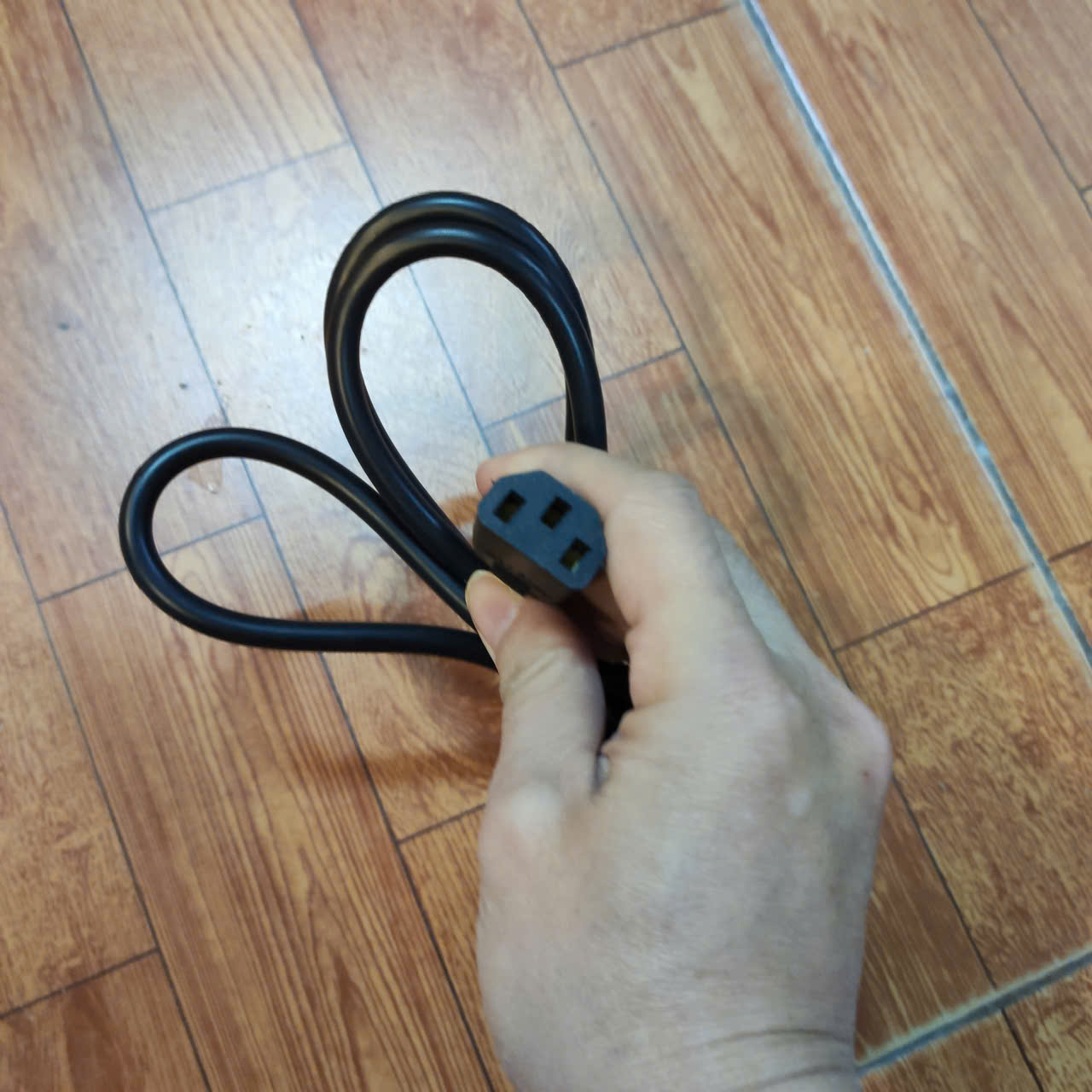 Dây nguồn liền phích cao cấp chịu tải Ominsu 2500W dài 1.5m - Nguồn nồi cơm điện, máy tính, điện gia dụng ...Hàng chính hãng