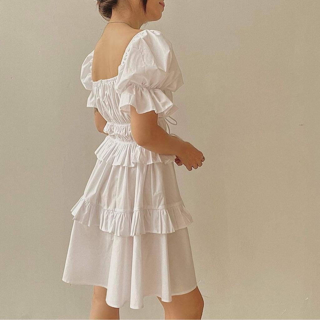 KIOBI – Đầm Artemis form mini ôm ngực, eo nhún thun, tay phồng,tùng xòe lai 2 tầng bèo,vải kate silk trắng - KID2112476T