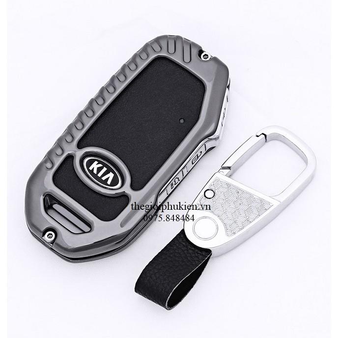 Ốp inox bọc bảo vệ chìa khóa xe Kia Cerato 2019 kèm móc đeo
