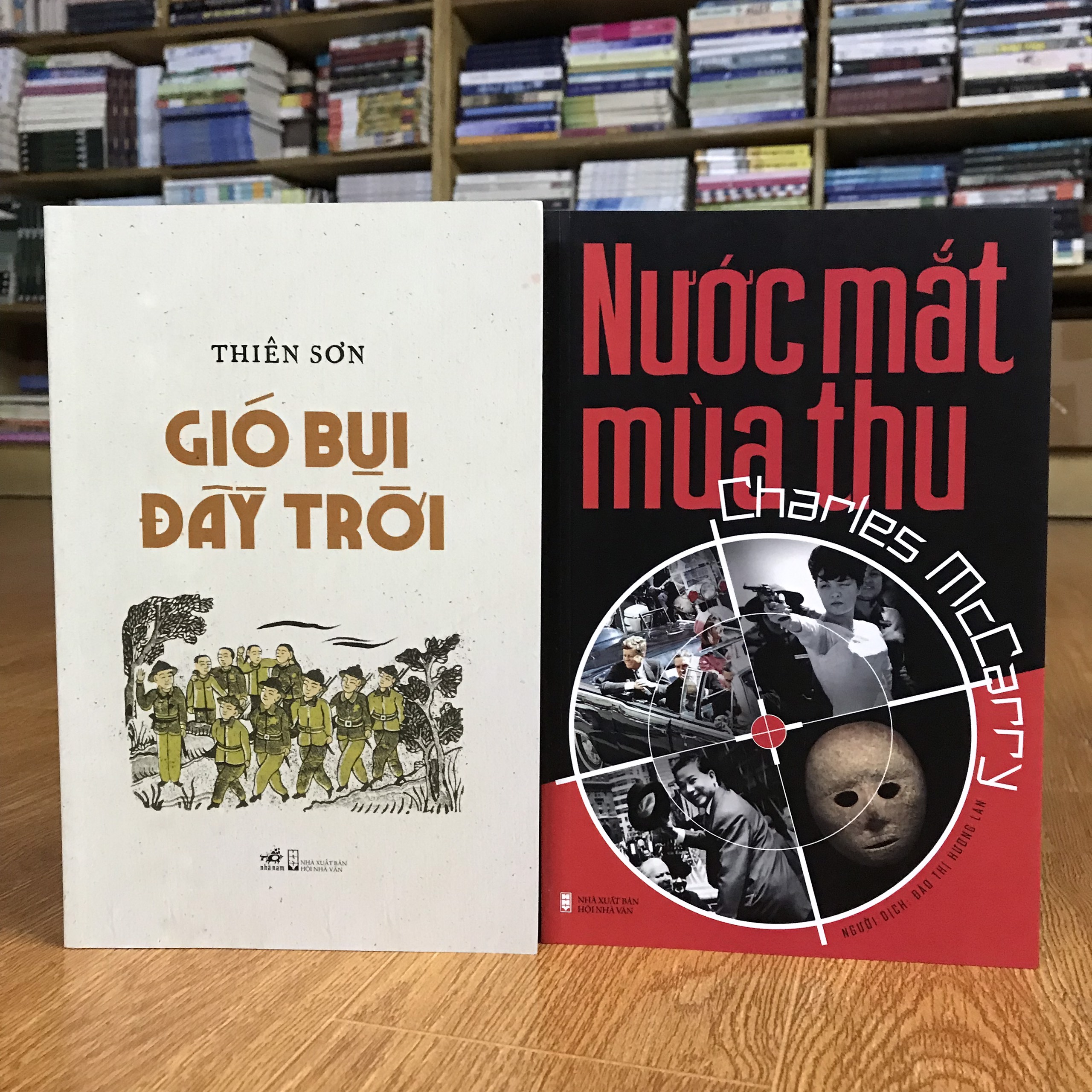 Combo Gió Bụi Đầy Trời + Nước Mắt Mùa Thu (tiểu thuyết lịch sử Việt Nam hiện đại)