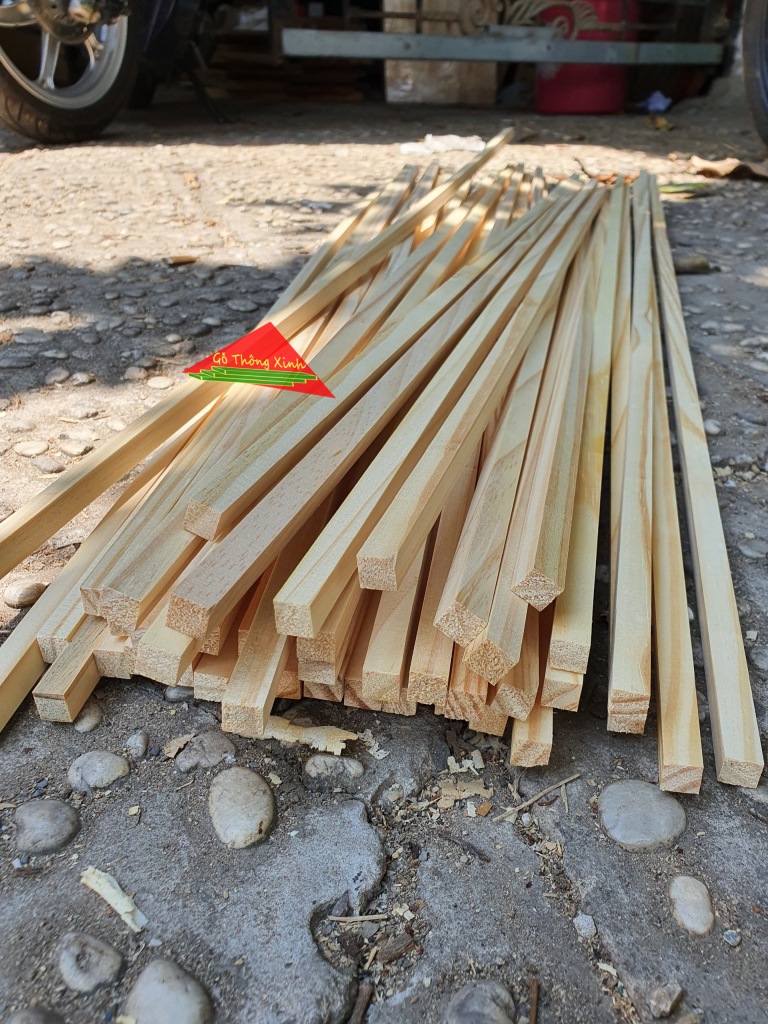 Thanh gỗ thông vuông 1cm ,dài 80cm dùng làm nẹp chỉ, đóng chuồng chim, làm khung viền, DIY