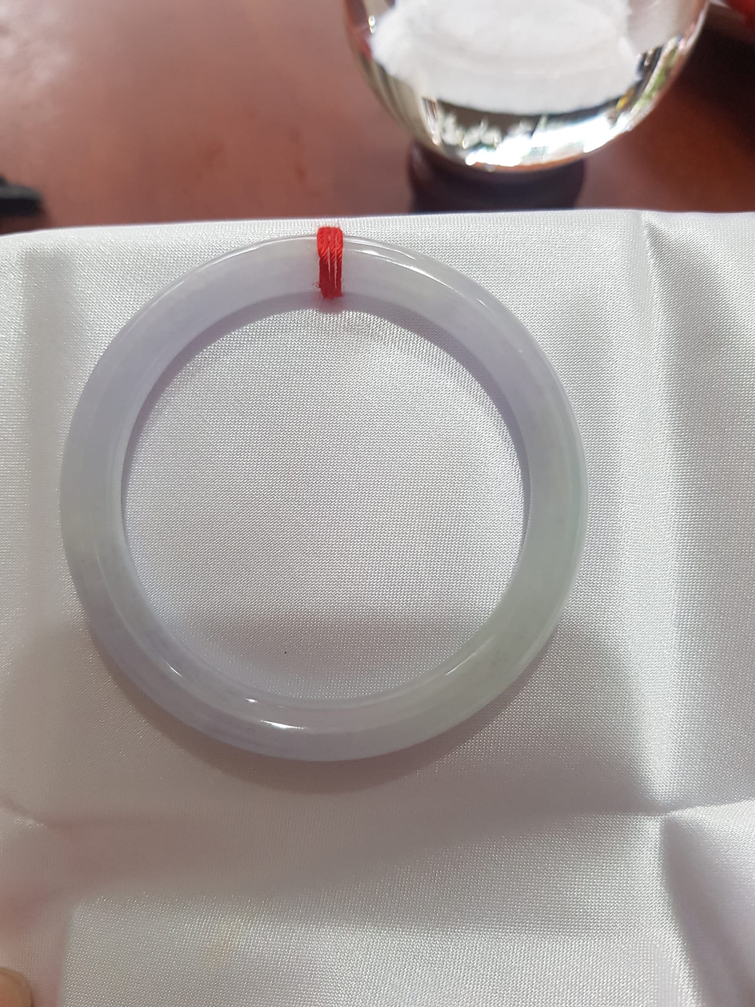 Vòng cẩm thạch Tự nhiên Tím A Trắng 49mm x 6,8mm  Vòng màu tím nhẹ trắng vòng đẹp  Nữ mệnh Kim Thủy 45kg - 50kg ạ