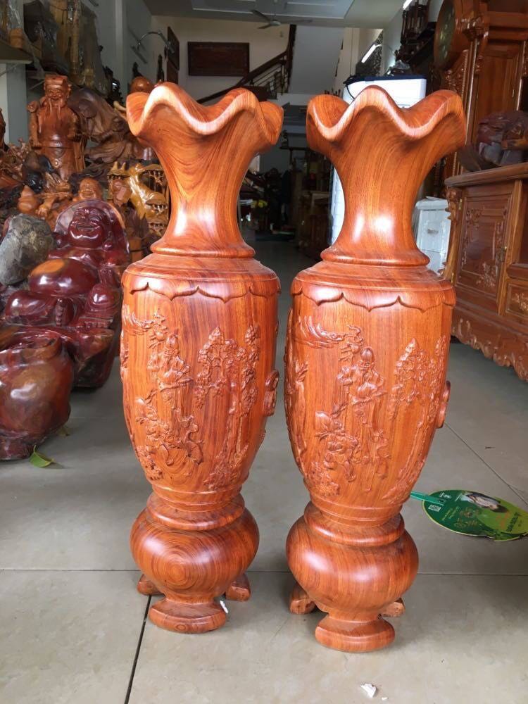 Cặp lục bình cao 50 cm, gỗ hương, chạm quanh thân, theo phong thủy lục bình dùng để hút tài lộc cho gia chủ