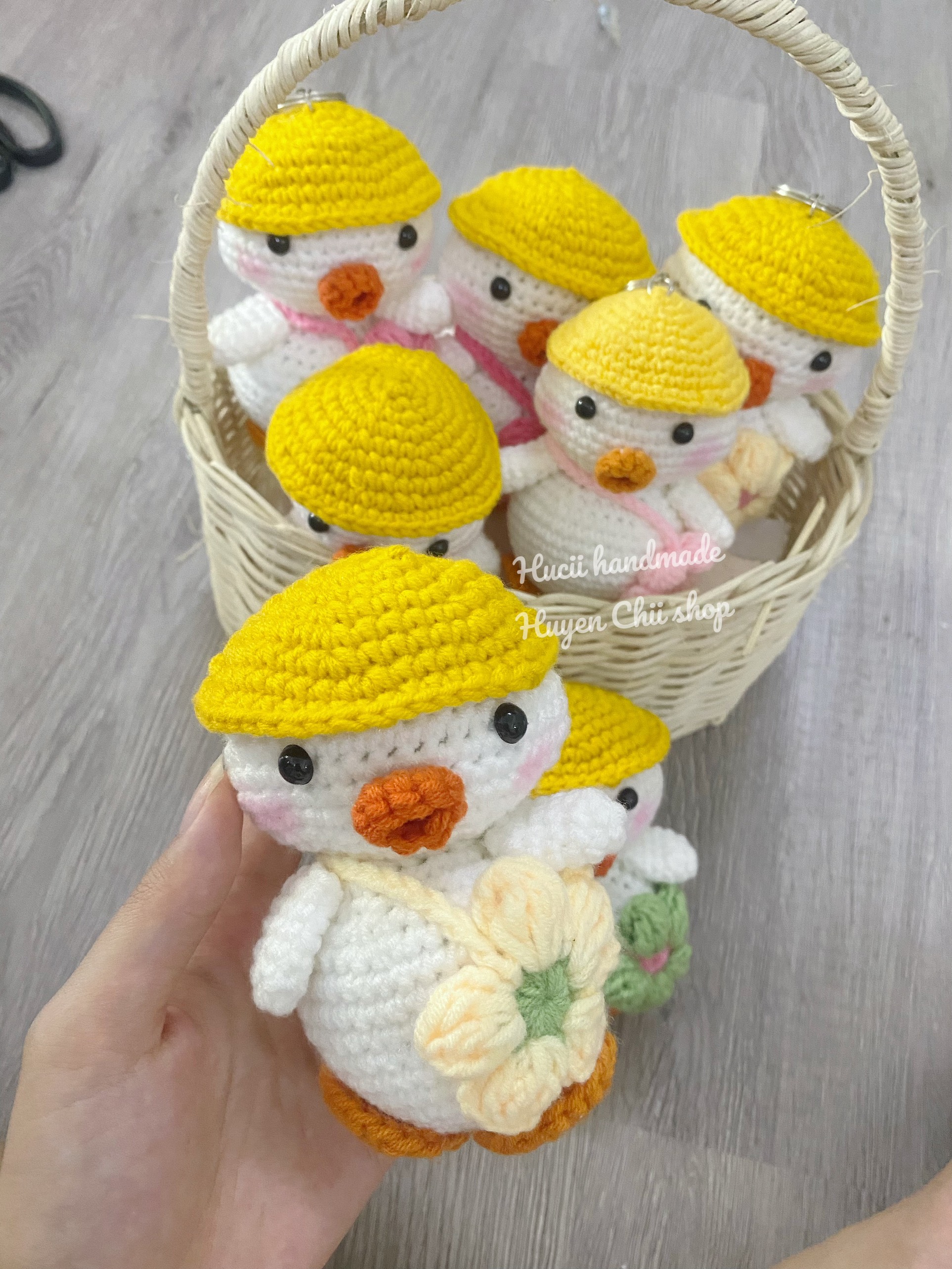 Móc chìa khóa len móc thủ công handmade hình vịt đeo túi dễ thương Hucii