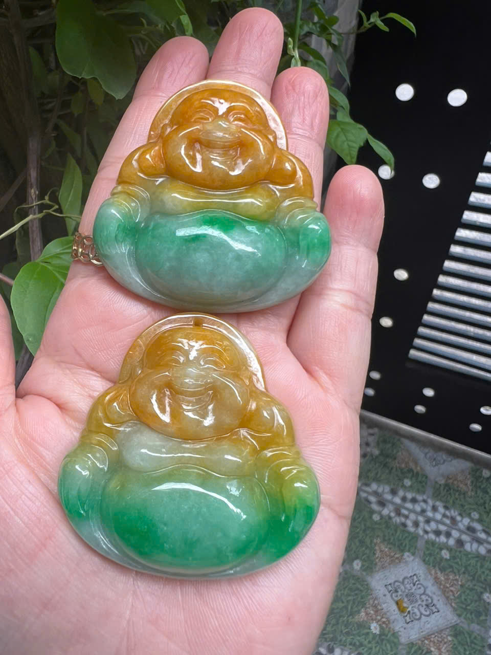 Mặt dây chuyền Phật Di Lặc Cẩm Thạch Vàng Xanh tự nhiên mới đẹp Kt Cao 49mm Ngang 49mm Dầy 12mm Nam Nữ về bọc vàng lên đeo tốt đẹp ạ