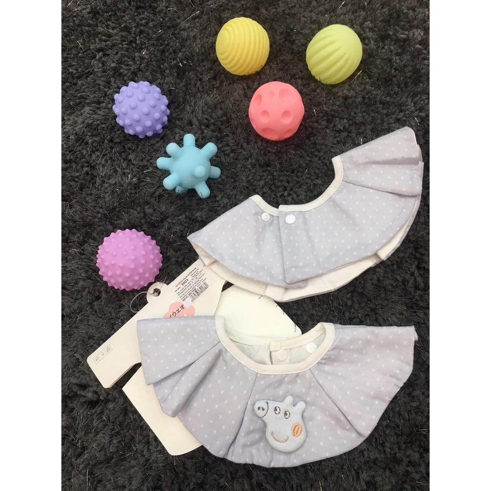 Yếm ăn kiểu lá sen chống nước vải lưới hình heo pinky 3003, chất liệu cotton 100% , thương hiệu Aiueo Nhật Bản.