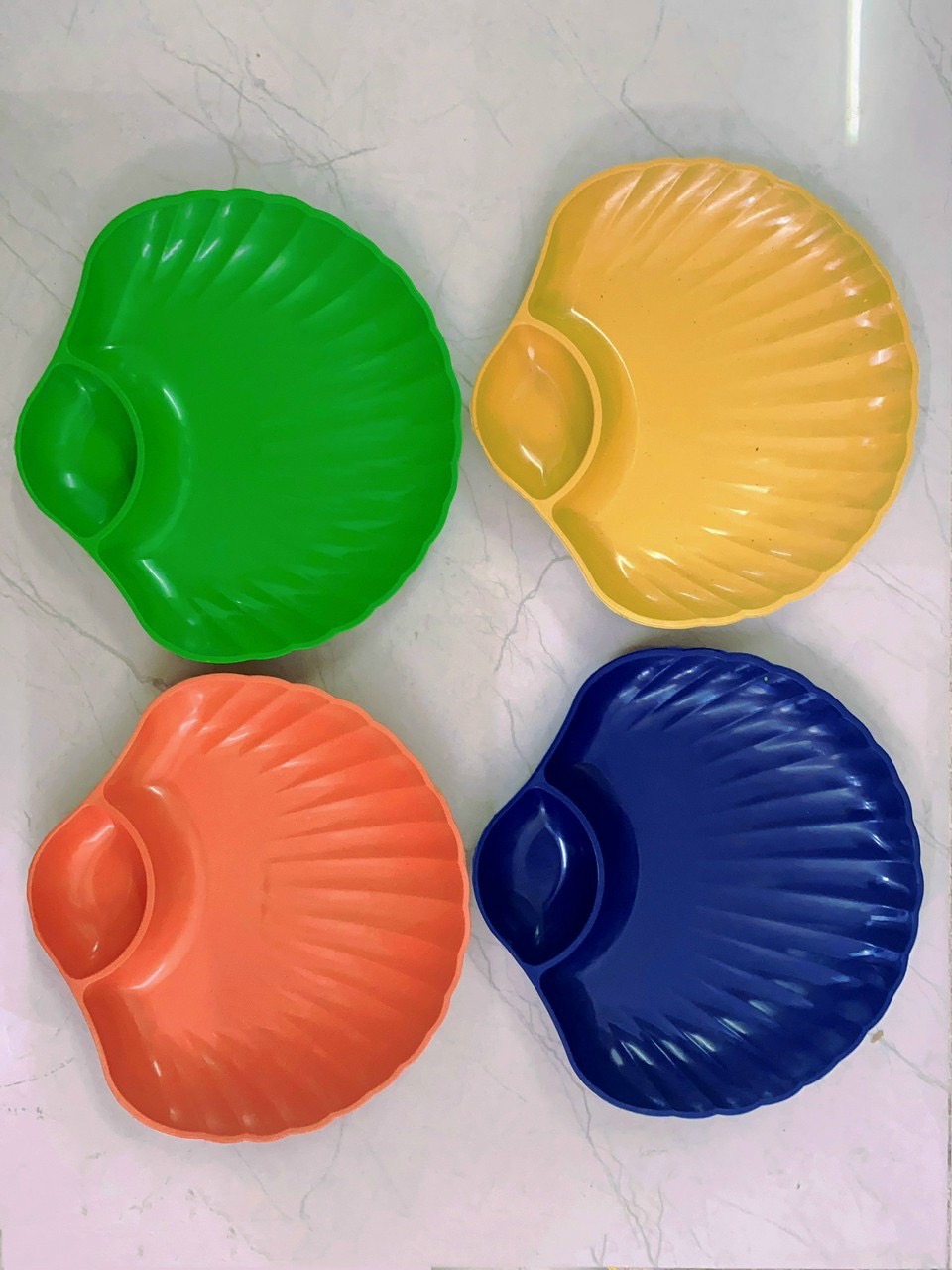 Combo 2 Đĩa Nhựa Đựng Thức Ăn Hình Vỏ Sò Có Ngăn Đựng Gia Vị – đĩa nhựa vỏ sò độc lạ