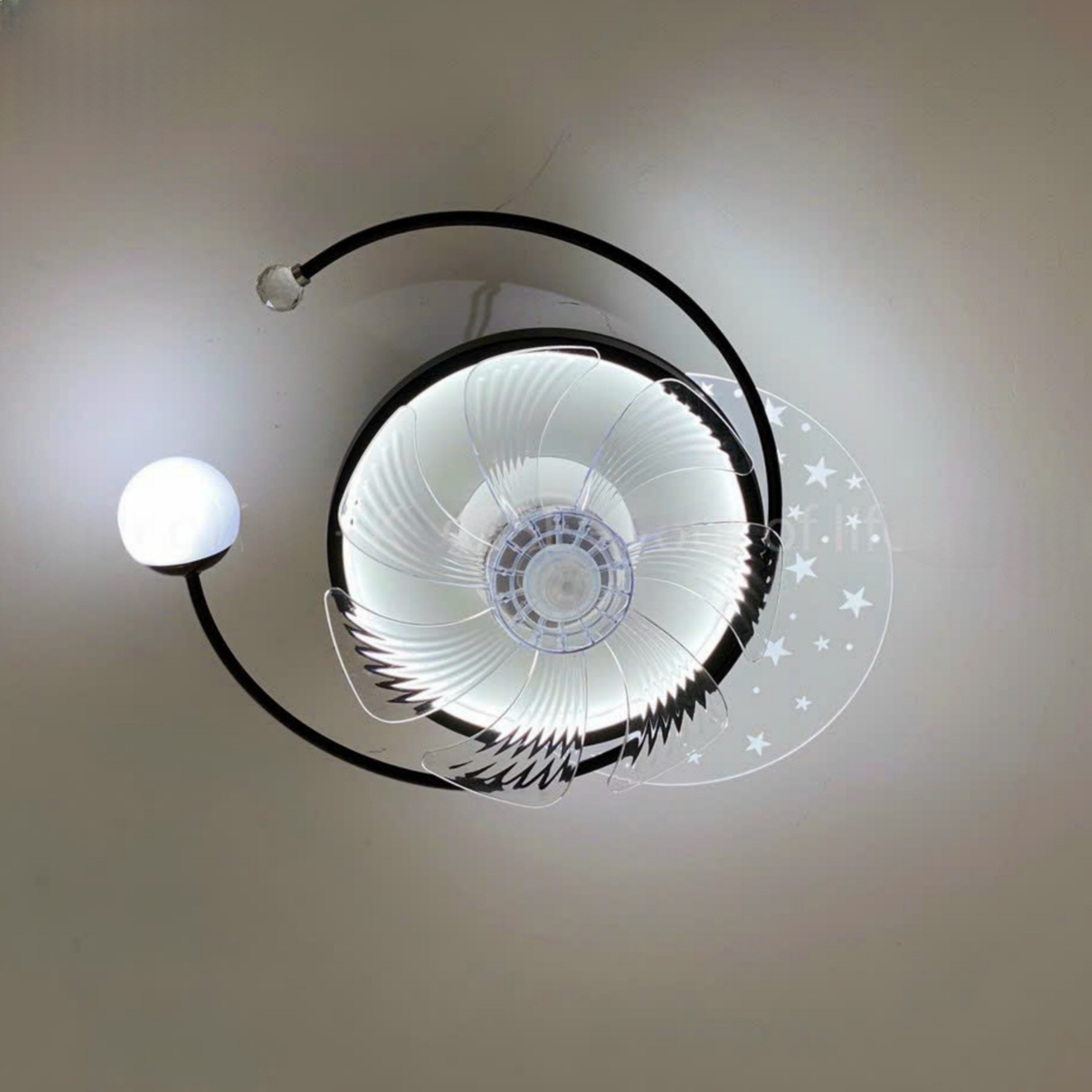 Quạt ốp trần có đèn led điều khiển từ xa cho trần thấp. quạt đèn phòng ngủ hiện đại DDT