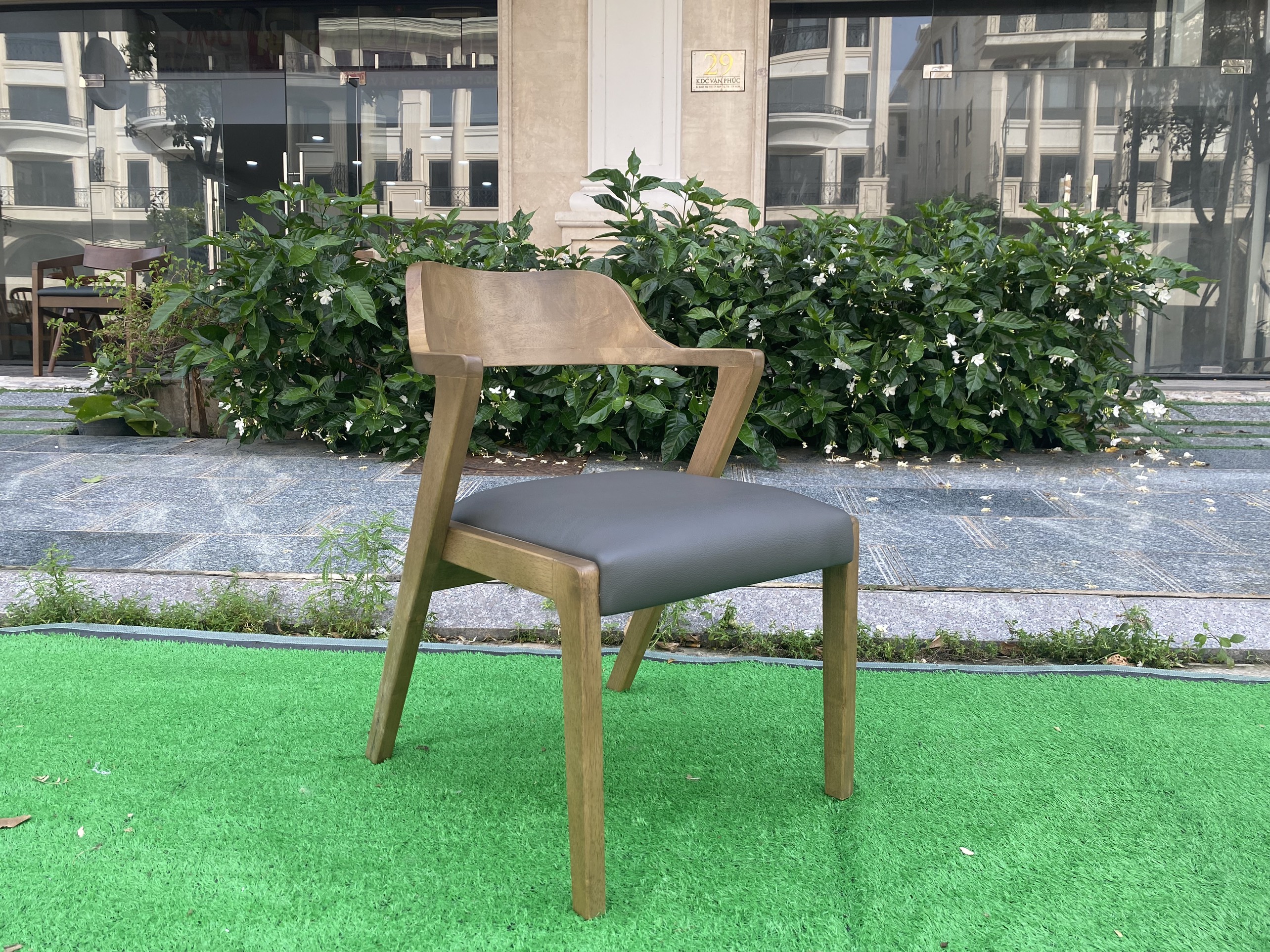 Ghế ăn SAINT thương hiệu TAGO