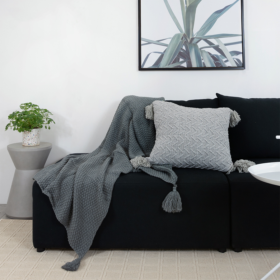 Gối Vuông Trang Trí, Gối Sofa Đơn Giản  Make My Home PomPom (45 x 45 cm)