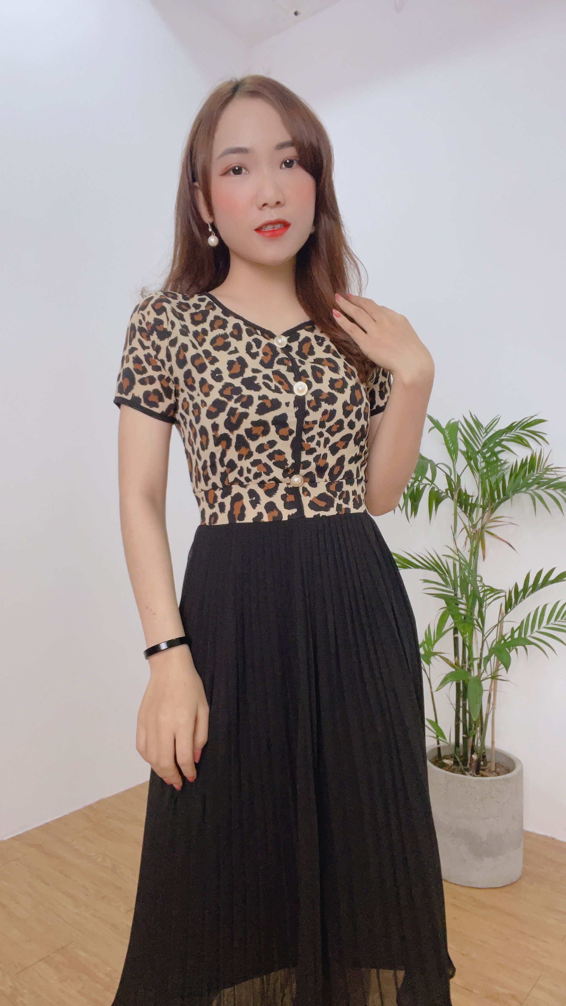 Đầm vol họa tiết phối dập li sang trọng- V06