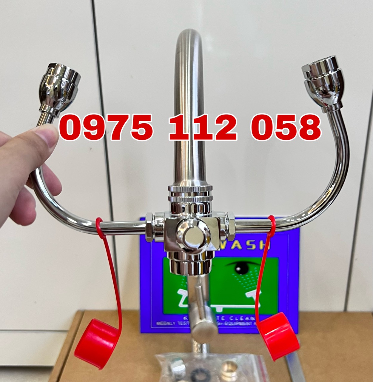 Bình rửa mắt khẩn cấp 8 lít,bồn rửa mắt khẩn cấp 8 lít,thiết bị rửa mắt khẩn cấp di đông,dụng cụ rửa mắt cầm tay di động