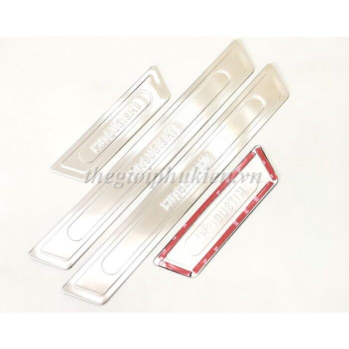 Bộ sản phẩm ỐP BẬC CỐP VÀ BẬC CỬA Inox xe Mitsubishi Outlander