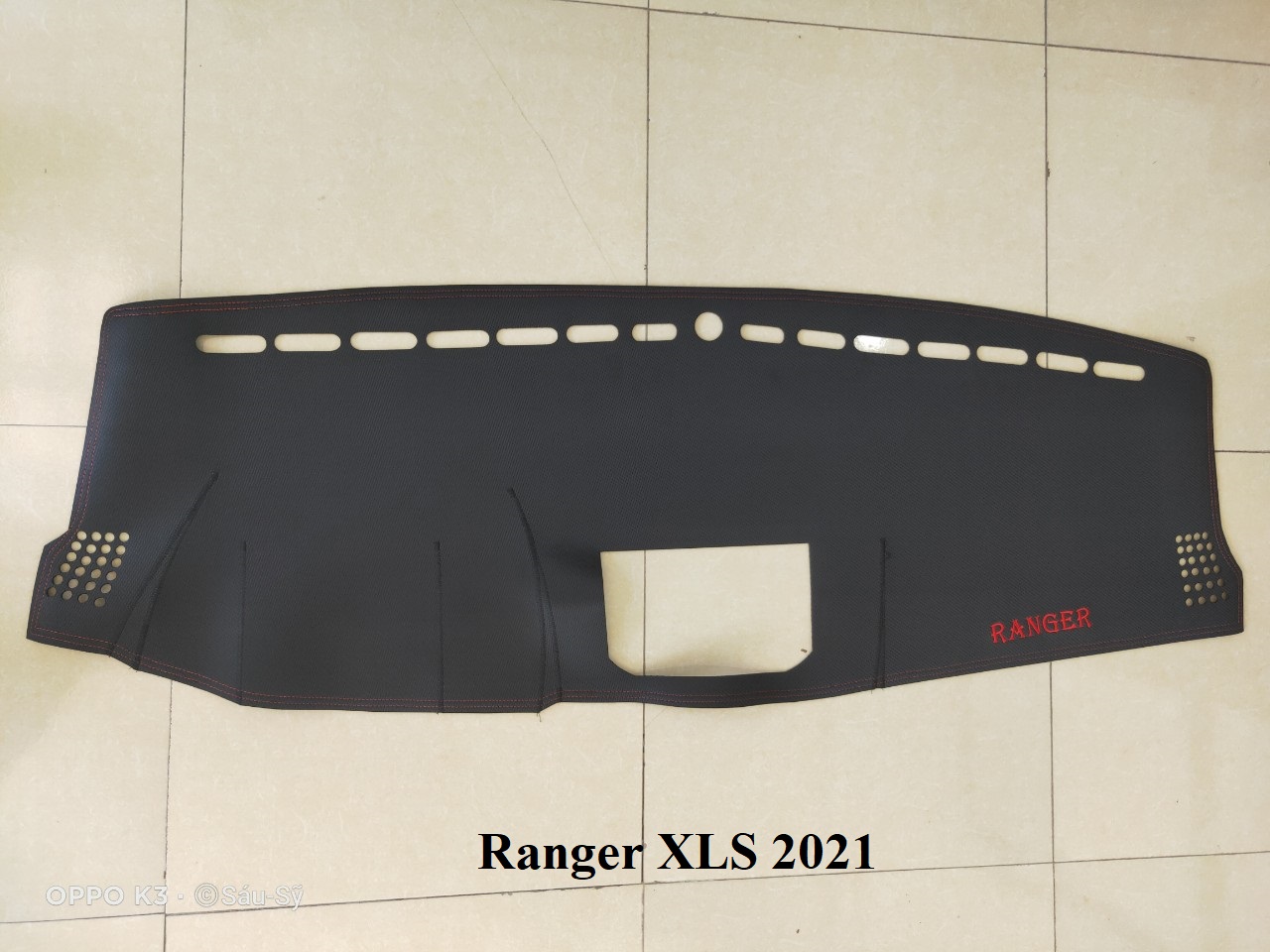 Thảm taplo Ford Ranger Xls 2018-2022 loại da dày cao cấp 3 lớp chống trượt Da Carbon đen
